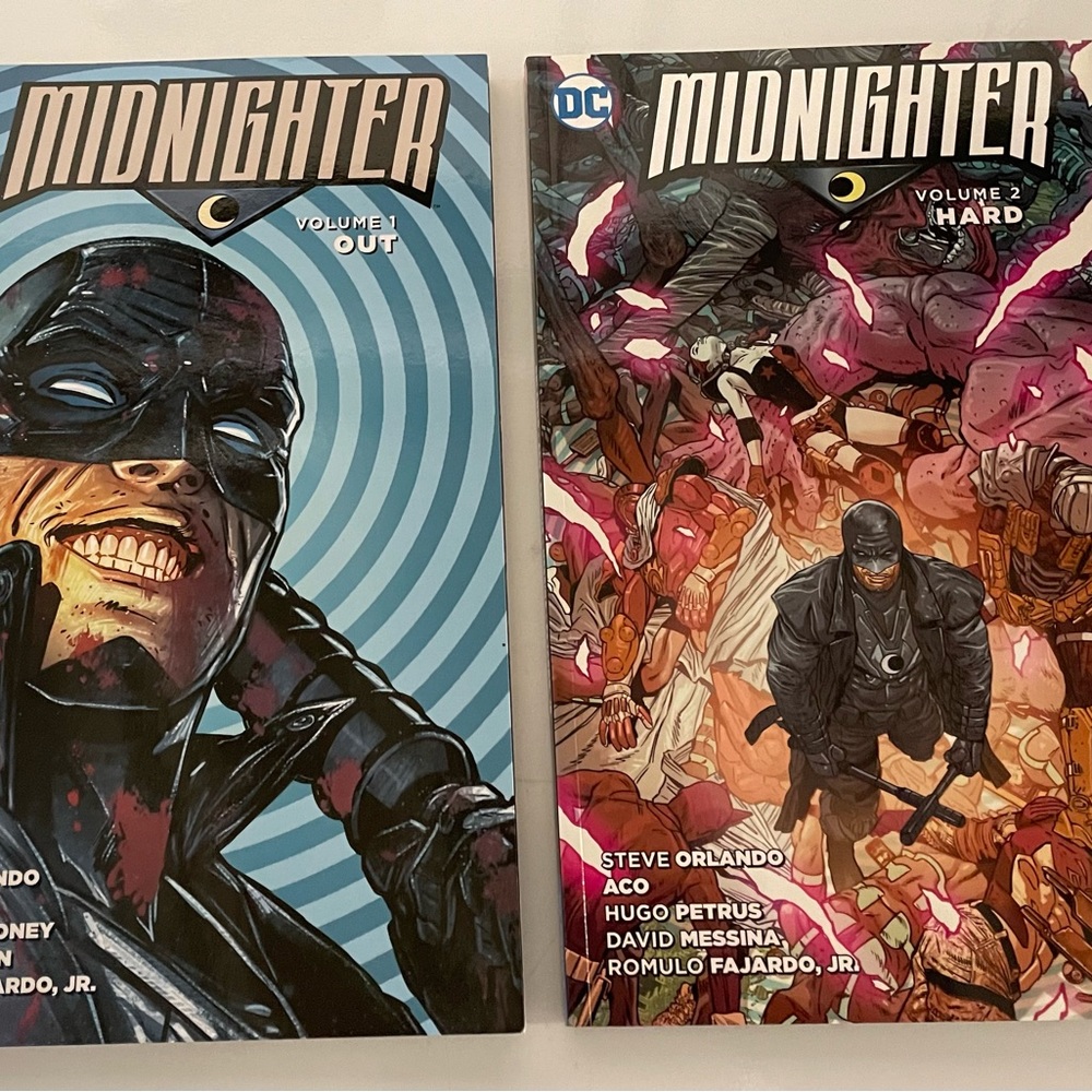 2 DC Comics - MIDNIGHTER Vol. 1 and Vol. 2